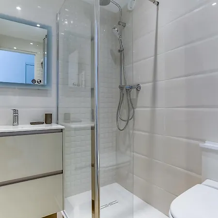 Leader Boulevard Flat With Terrace By Guestready דירה קאן